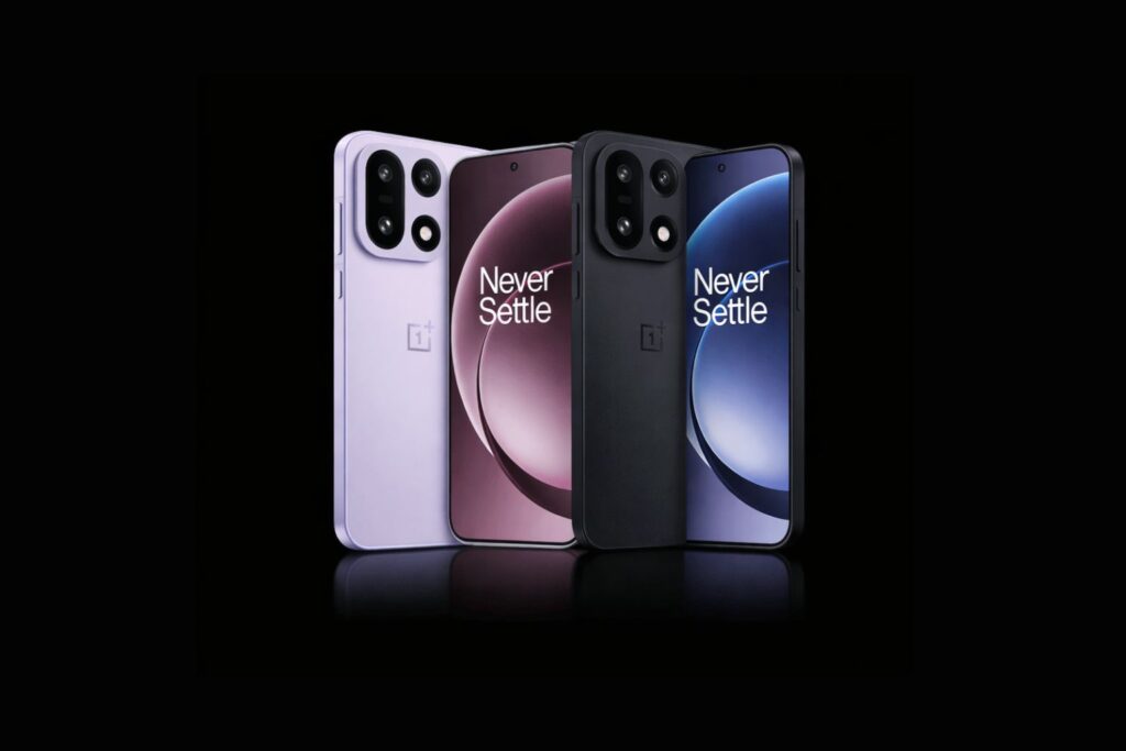 Two OnePlus 15 smartphones in lavender and matte black finishes shown side by side with triple rear cameras and curved displays.